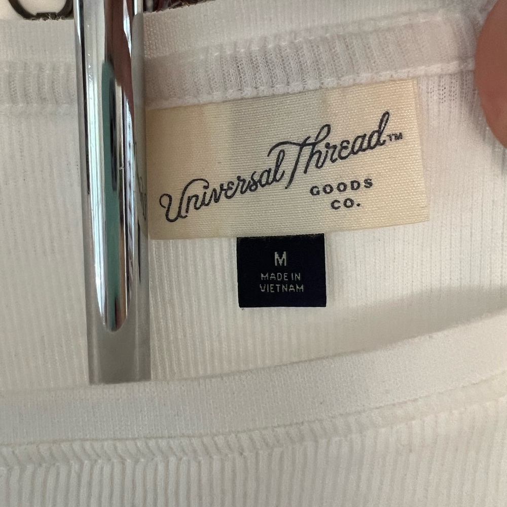 Universal Thread Ribbed White Top - Picture 2 of 3
